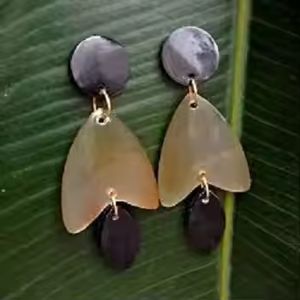 ต่างหูฮอร์นธรรมชาติคุณภาพสูงสำหรับต่างหูผู้หญิงเครื่องประดับฮอร์นโดยงานฝีมือเสี้ยว - Product Image 2