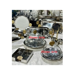 Ensemble de 2 Serveurs de gâteaux de tailles différentes avec couvercle Serveurs de dattes en acier inoxydable faits à la main avec couvercle en verre en Inde - Product Image 1