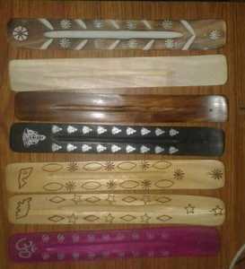 Brûleur d'encens en bois magnifiquement conçu avec des détails élégants pour la maison et le bureau disponibles en grande quantité - Product Image 1