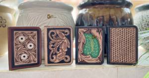 Offre Spéciale porte-passeport en cuir multifonctionnel Unique Style occidental concepteur usiné à la main sculpture RFID accessoires de voyage - Product Image 6