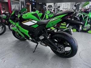 NOUVEAU STOCK 2025 – Moto Kawasaki Ninja ZX-10R KRT Edition, assemblée récemment, PRÊTE À ÊTRE EXPÉDIÉE - Product Image 3