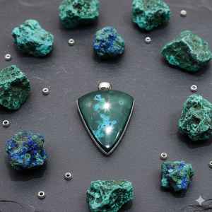 Pendentif en argent fait main de haute qualité, avec pierre précieuse naturelle Malachite verte, cabochon de forme mixte, cristal poli, pour la guérison et les fêtes - Product Image 5
