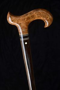 Canne en bois réglable avec nœuds multiples, bâton de marche en bois solide pour les aînés par Standard International - Product Image 4