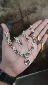 Conjunto de Collar y Pendientes de Latón con Acabado Mate para Mujer, Acabado Premium, Estilo Minimalista, Perfecto para Fiestas y Eventos Formales - Product Image 6