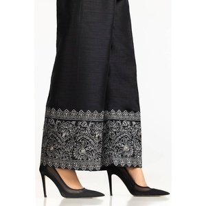 Pantalon en soie brute noire imprimé au bloc TR-24-23 avec décoration brodée - Product Image 2