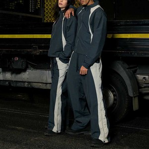 Survêtement personnalisé en nylon imperméable léger coupe-vent, survêtement de jogging personnalisé en nylon pour hommes, fabrication OEM - Product Image 2