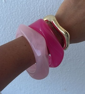 Conjunto de Brazaletes Brillantes e Impermeables en Tonos Claros, Joyería Artesanal de Moda con Colores Personalizados para Regalos Empresariales y Eventos Festivos - Product Image 4