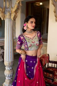 Collection de créateurs entièrement brodée Lehenga pour adultes imprimée sur breloque en soie avec travail traditionnel pour les mariages - Product Image 2