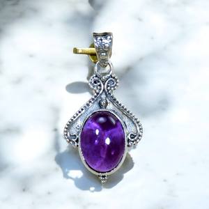 Colgante de Amatista Natural con Piedra Preciosa y Plata 925, Joyería a Precio de Mayoreo - Product Image 1
