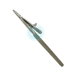 Portaagujas Silcock Premium de Acero Inoxidable, Instrumento Quirúrgico con Pinzas de Punta Fina para un Manejo Preciso de Agujas, Uso Hospitalario - Product Image 1