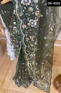 Sari indien tendance en soie Barbari avec broderie lourde, travail de pallu à double séquence et pièces de blouse à motifs fantaisistes - Product Image 2