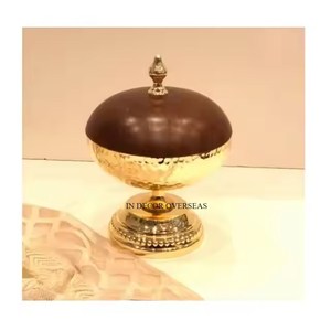 Tazón para Servir Frutos Secos y Nueces, Hecho en India, con Textura Martillada, Chapado en Oro de Alta Calidad, con Tapa de Madera - Product Image 1