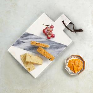 Planche à découper blanche avec design gris Ustensiles de cuisine modernes élégants Idéal pour couper Affichage de service Élégant Durable et facile - Product Image 2