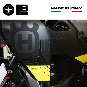 Set Completo di Adesivi 3D su Misura per Husqvarna Norden 901, Compatibile con Protezione Serbatoio e Logo, Accessori Moto Protettivi - Product Image 2