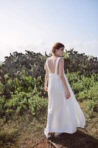 Maxi vestido de algodón ecológico Pure Sky con decoración de botones de volantes diseño minimalista patrón sólido lavable hecho en La India - Product Image 6