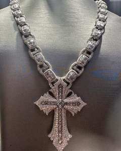 Pendentif croix luxueux serti de diamants avec chaîne hip-hop lourde, style diamant moissanite VVS, collier statement - Product Image 1