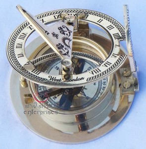 Brújula y Reloj de Sol Vintage de Latón, Herramienta de Navegación Náutica con Números Romanos, Hecha a Mano, Ligera - Product Image 2