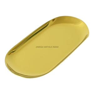 Plateau de service à deux niveaux blanc fait à la main avec un design élégant et un charme vintage parfait pour exposer des friandises et des articles de décoration - Product Image 1