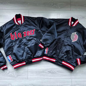 แจ็คเก็ตเบสบอลผ้าซาตินผู้ชายแบบสั่งทำปี 2025 แจ็คเก็ตทีม แฟชั่นสตรีทสไตล์วินเทจย้อนยุค โลโก้ส่วนตัว แจ็คเก็ตวาร์ซิตี้บอมเบอร์สุดหรู - Product Image 1