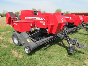 Prix réduit Massey Ferguson 1840 Petite presse à balles carrée 18 rouleaux Chambre fixe Haute productivité Moteur et moteur Garantie 2 ans - Product Image 2