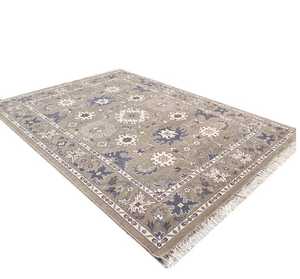 Alfombras de lujo para sus interiores. Elija entre diseños contemporáneos altamente tradicionales y decorativos que complementan su sala de estar - Product Image 1