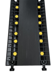 Protector de Cables de Seguridad de Polietileno de Alta Resistencia de 5 Canales con Resistencia a los Rayos UV y al Agua para Uso en Interiores/Exteriores - Product Image 3