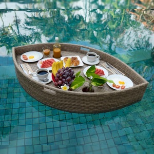 Pique-nique de plage avec plateaux flottants en rotin tissé: parfait pour les collations et les boissons tout en se prélassant dans l'océan ou au bord de la piscine - Product Image 4