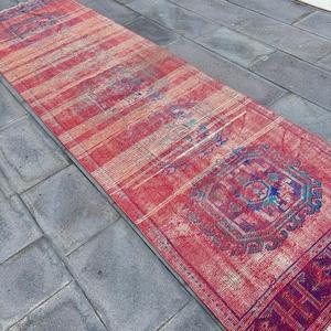 Alfombra de 3.2x10.8 pies, Alfombra Turca, Alfombra Persa Vintage de Lana Roja - Product Image 2