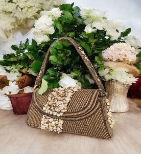 Petite pochette ethnique pour femme fabriquée à la main Sac à main tendance avec logo personnalisé Fabriqué avec amour pour les mariages - Product Image 1