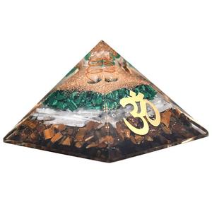 Très populaire OM Symbole Chakra Style Orgone Pyramide Oeil de Tigre Naturel Sélénite Malachite Pierres Précieuses Pyramides pour Cadeau Maison - Product Image 1