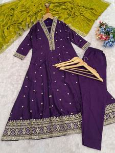 Elegante Conjunto de Kurta Anarkali Bordado con Dupatta en Contraste - Product Image 4