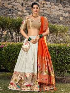 Dernière tenue de créateur à feuilles persistantes Jacquard en soie Lehenga Choli & Dupatta avec tissage Zari Work Indian Exporter Work Woman Fashion - Product Image 4