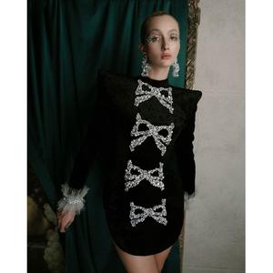 Mini robe moulante ENZO & LEO BLACK DUCHESSE Marque vietnamienne locale Collection de robes de soirée de luxe pour la fin de l'année 2025 - Product Image 1