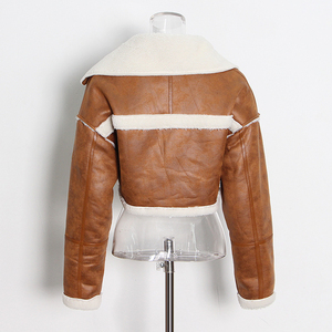 Chaqueta de punto de nuevo diseño 2025 otoño nuevo estilo de moda Retro personalidad solapa chaqueta de cuero para mujer disponible en Pakistán - Product Image 5