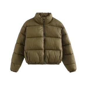 Veste matelassée pour femme, couleur vert olive, col montant, manches longues, fermeture éclair, longueur courte, vêtement d'hiver, couleur unie, polyester - Product Image 1