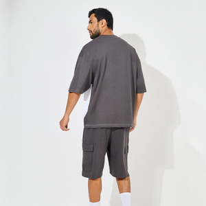 Ensemble deux pièces homme t-shirt et short côtelé gris en coton respirant avec logo personnalisé – Collection Printemps-Été 2025 - Product Image 2