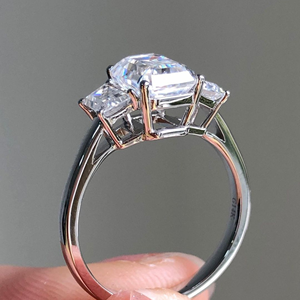 Vente chaude 4Carat Emerald Cut Moissanite Diamond Ring 18K White Gold Bijoux originaux avec Black Rhodium Plating Direct Factory - Product Image 3