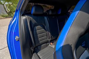 Volkswagen Golf R 2022 con Techo Solar, Faros Delanteros, Cámara Trasera de 360° y Asientos Eléctricos - Product Image 2