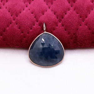 Acheter Pendentif en forme de trillion de saphir bleu naturel en argent sterling 925 massif bijoux pour femmes faits à la main pour la vente en gros - Product Image 6