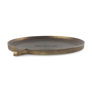 Plateau de service rond gris vintage avec poignée en bois rustique et finition texturée, parfait pour exposer des fruits et des pièces décoratives - Product Image 4