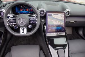 <span class=keywords><strong>Mercedes</strong></span>-Benz AMG <span class=keywords><strong>SL</strong></span> <span class=keywords><strong>Roadster</strong></span> Rouge Frais 2025 d'occasion, intérieur clair, sièges en cuir, toit ouvrant, avec le meilleur <span class=keywords><strong>prix</strong></span>, voiture de qualité - Product Image 5