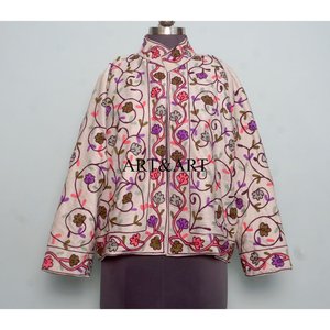 Veste matelassée en velours brodée Suzani 100% coton faite à la main, motif floral, manteau d'hiver, écologique, respirante, boutonnée - Product Image 1