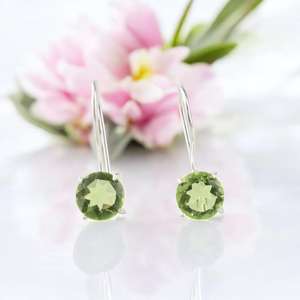 ต่างหูเงินแท้ประดับพลอยเพอริดอท งานแฮนด์เมด ของขวัญประจำเดือนธันวาคม สำหรับผู้หญิง ดีไซน์หรูหรา - Product Image 3