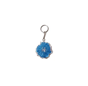 Tradebit Porte-clés rond personnalisable en résine avec pendentif en couleur or bleu pour hommes et femmes - Product Image 1