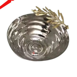 Bol de service à salade et à nourriture en acier inoxydable d'aspect moderne en métal avec design à la feuille d'or pour restaurant et bar d'hôtel - Product Image 1