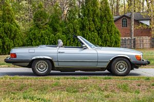 Mercedes-Benz 380SL d'occasion de 1984, sans réserve, moteur V8, toit rigide d'origine inclus, non modifiée - Product Image 3