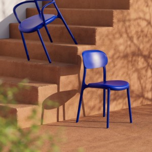 Chaise de salle à manger empilable contemporaine en plastique Tilia pour la maison, le bar et la cave à vin - Product Image 5