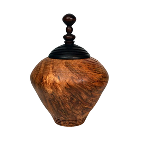 Urne funéraire en bois gravée de style créatif et souvenir pour les cendres humaines adultes urne funéraire de couleur marron - Product Image 1