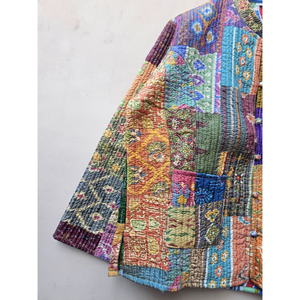 Veste d'hiver pour femmes indiennes vintage faite à la main, confortable, durable, écologique, réversible, patchwork en soie, multi-designs - Product Image 2