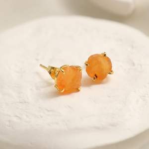 Boucles d'oreilles en cornaline brute de 8 à 10mm Design en argent fait à la main avec bijoux en pierre de naissance plaqués or pour cadeau - Product Image 3